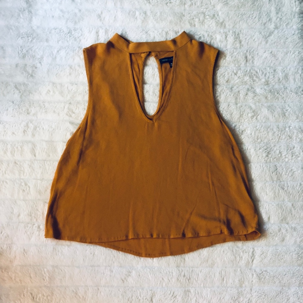 Kendall and Kylie tank